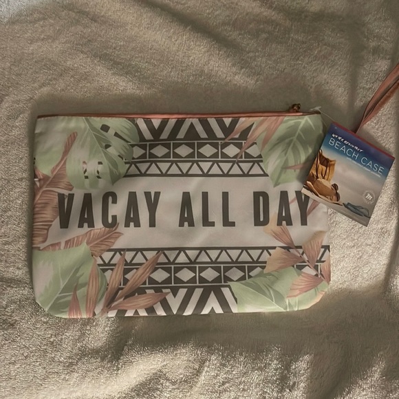 New Water Resistance Beach Case w/touchscreen pockets! Hold wet suit and phone - Picture 2 of 13